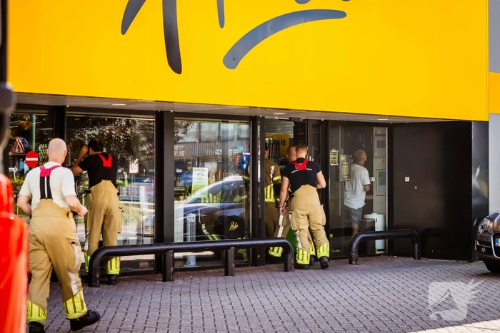 Onderzoek naar mogelijke brand bij Hubo