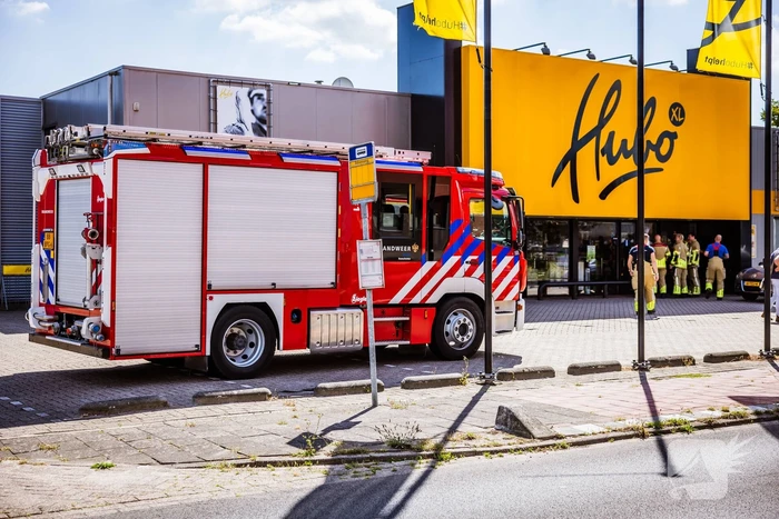 Onderzoek naar mogelijke brand bij Hubo