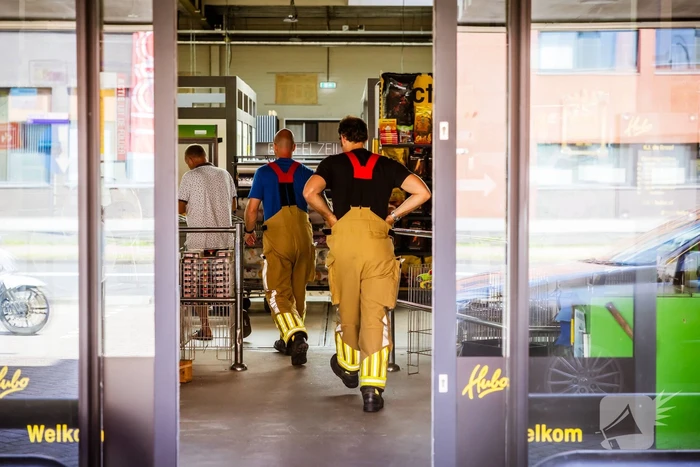 Onderzoek naar mogelijke brand bij Hubo