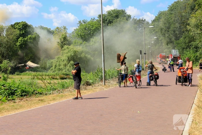 Veel rook bij uitslaande brand in buurtboerderij