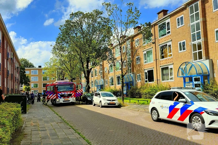 Brandweer ventileert woning na keukenbrand