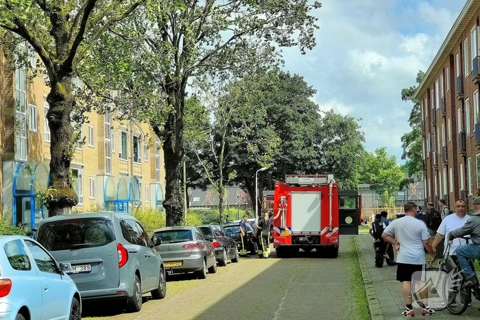 Brandweer ventileert woning na keukenbrand