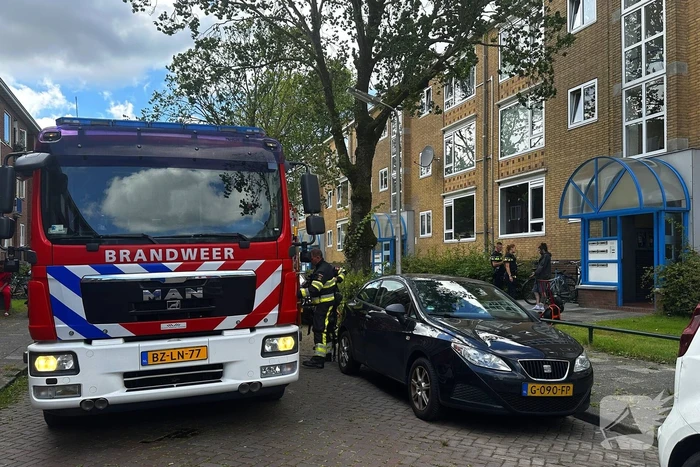 Brandweer ventileert woning na keukenbrand