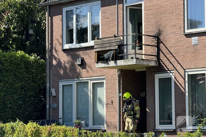 Brand blust brand op balkon