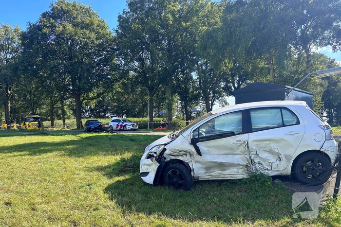 Auto's zwaarbeschadigd bij aanrijding