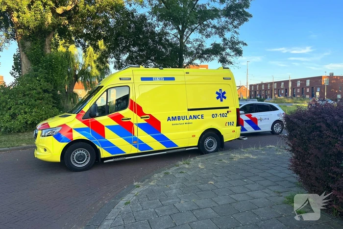 Persoon op scooter onderuit