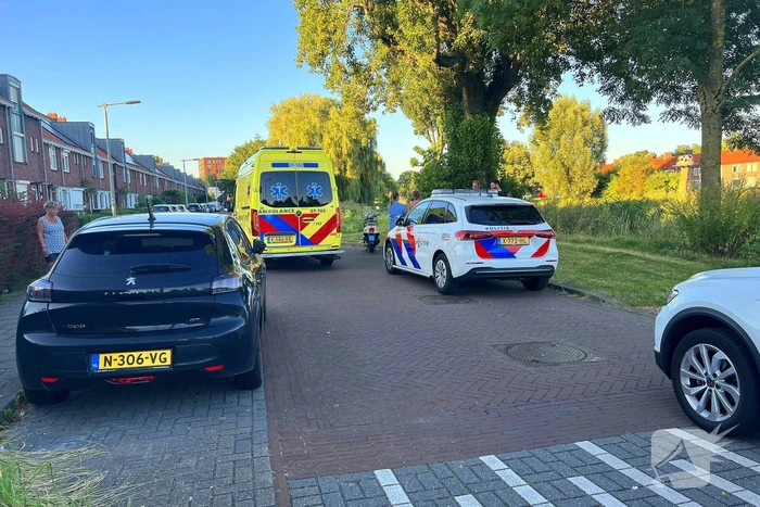 Persoon op scooter onderuit