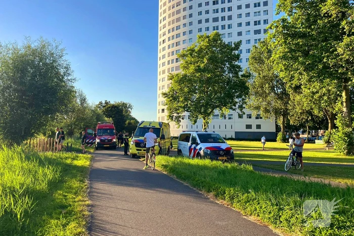 Persoon gewond na duik in Maas