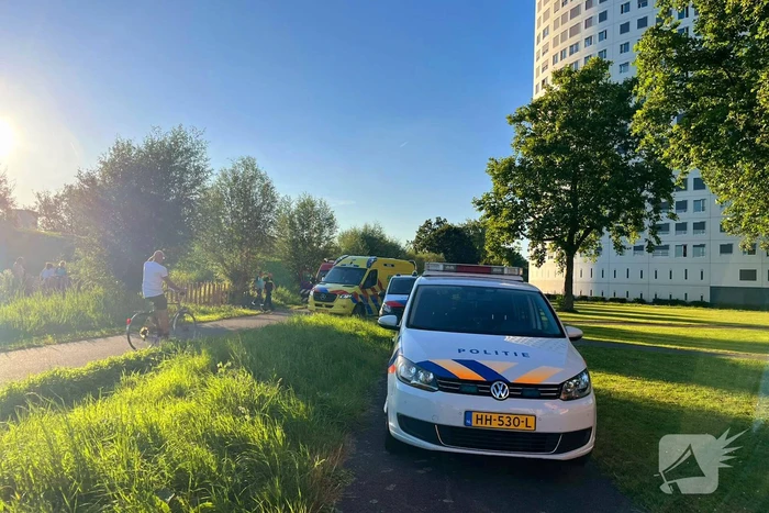 Persoon gewond na duik in Maas