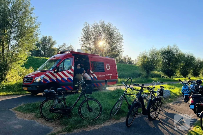 Persoon gewond na duik in Maas