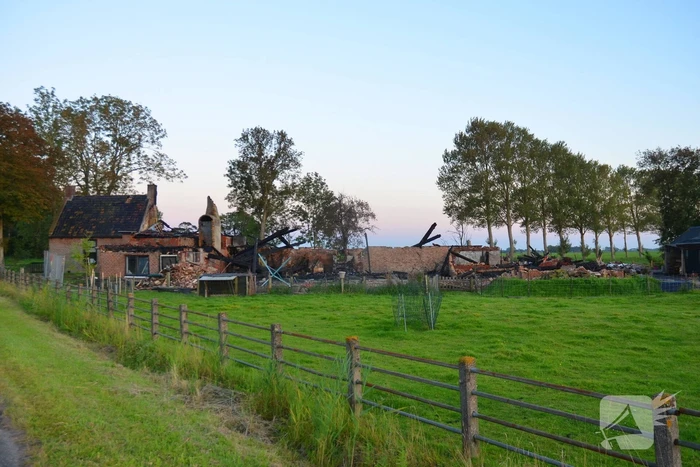 Boerderij verwoest na grote brand