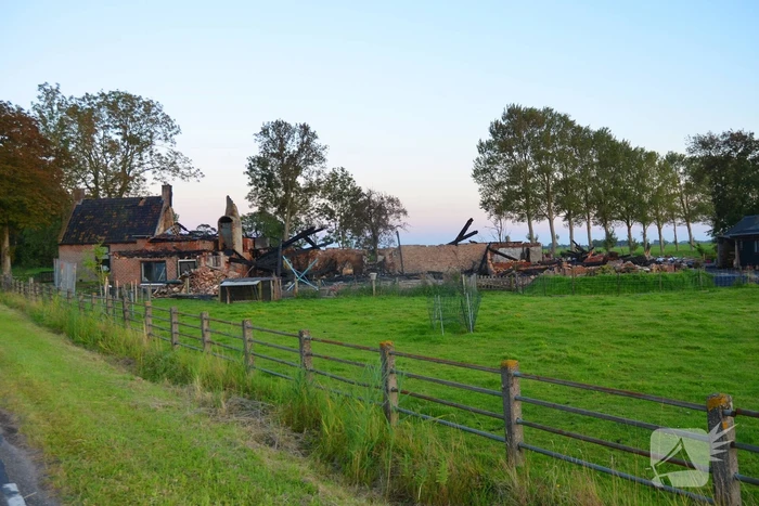 Boerderij verwoest na grote brand