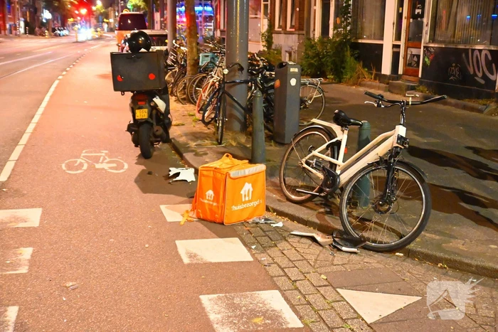 Maaltijdbezorger gewond bij botsing met concurrent