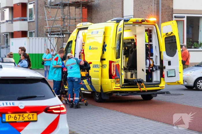Gewonde en voertuigen zwaar beschadigd na aanrijding