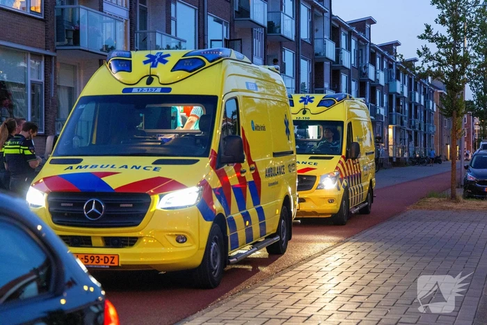 Gewonde en voertuigen zwaar beschadigd na aanrijding