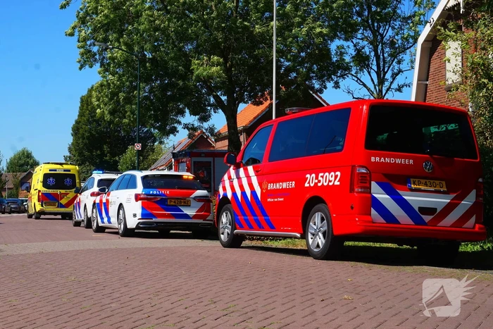 Persoon valt meters door dak