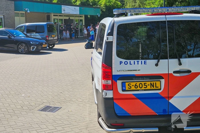Beveiliging en politie ingezet voor megadrukte bij zwembad