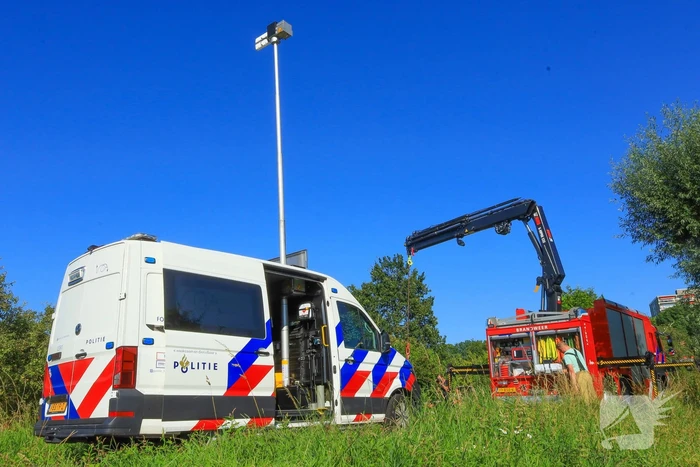 Tractor komt in sloot terecht tijdens grasmaaien