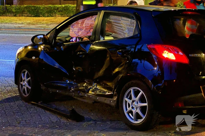 Schade en gewonde bij ongeval tussen twee auto's