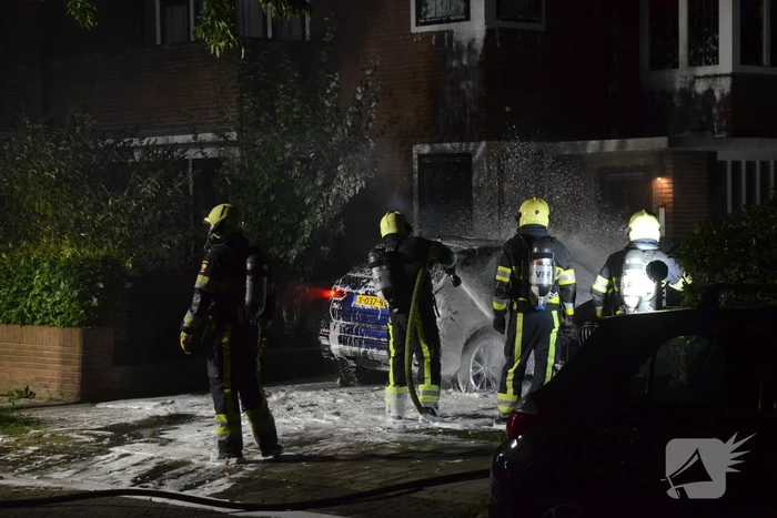 Elektrische auto van burgemeester in brand gestoken