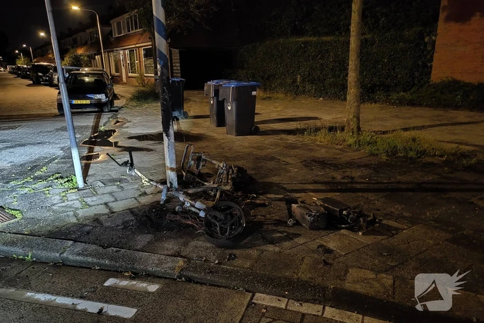 Scooter volledig uitgebrand