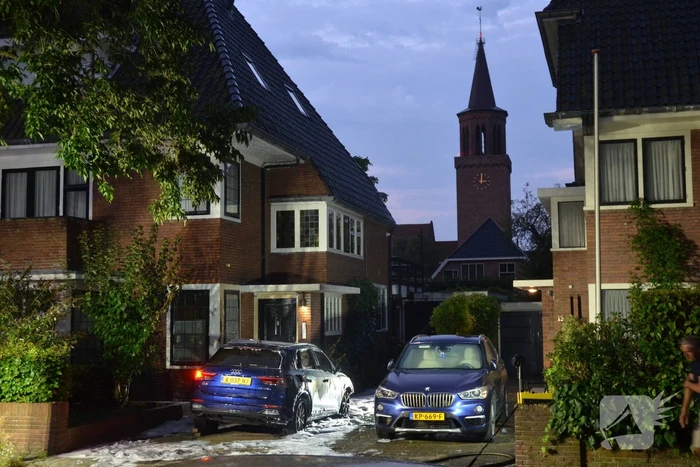 Elektrische auto van burgemeester in brand gestoken