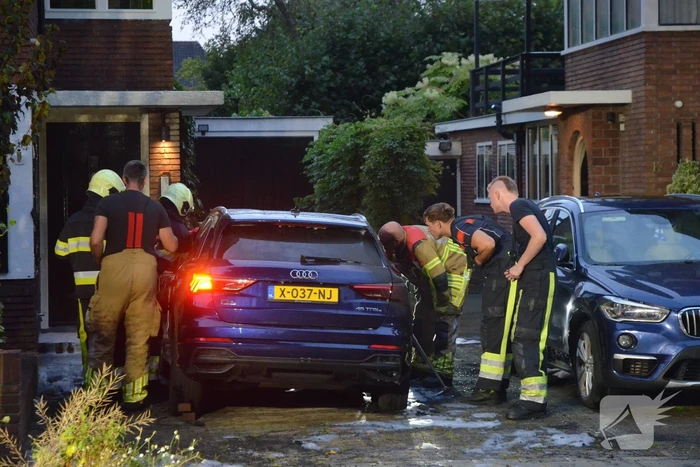 Elektrische auto van burgemeester in brand gestoken
