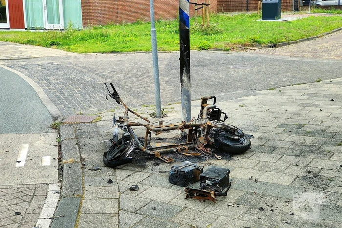 Scooter compleet verbrand
