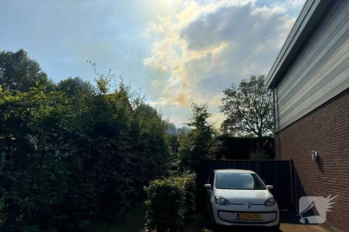 Veel rookontwikkeling bij brand in schuur