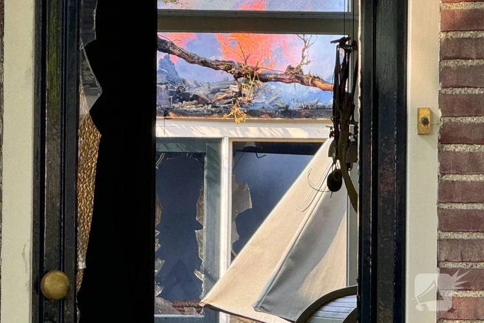 Veel rookontwikkeling bij brand in schuur