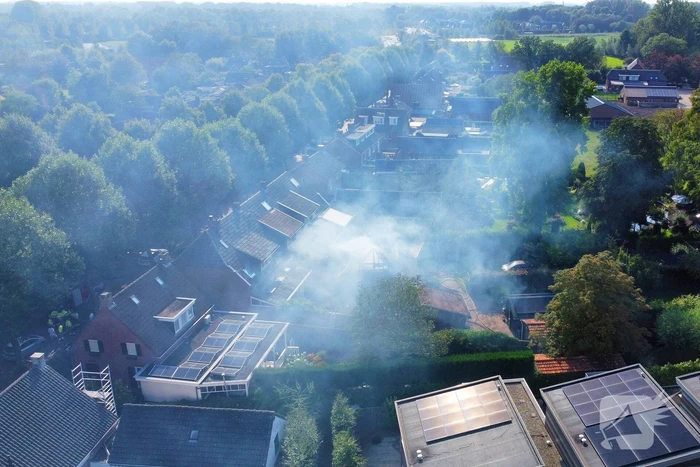 Veel rookontwikkeling bij brand in schuur