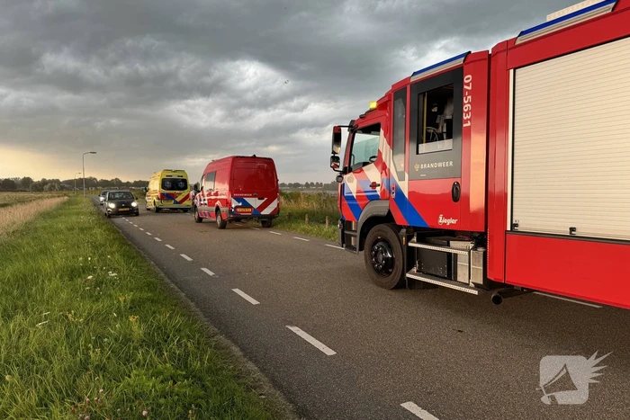 Persoon valt van fiets door wind