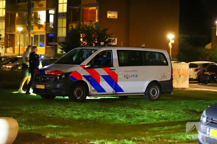 Twee personen aangehouden bij flatgebouw