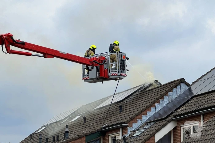 Veel rook bij brand in woning