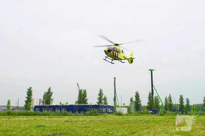 Traumateam ingezet voor ongeval tussen brommer en taxibus