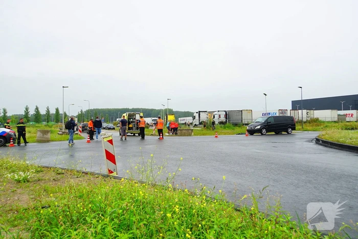 Traumateam ingezet voor ongeval tussen brommer en taxibus