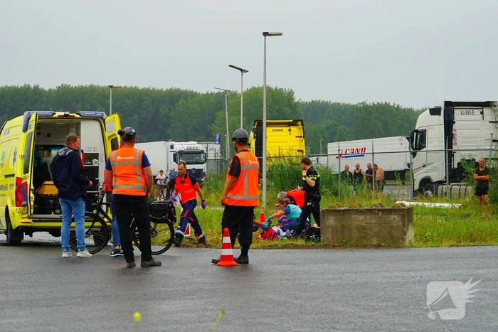 Traumateam ingezet voor ongeval tussen brommer en taxibus