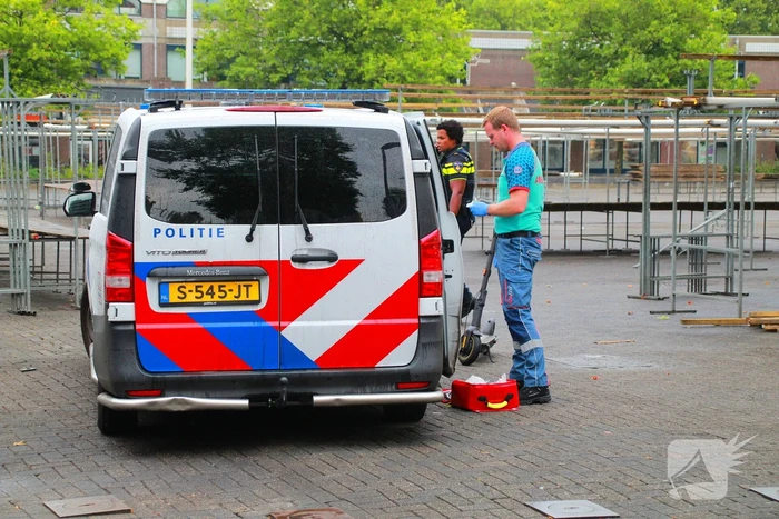 Bestuurder van electrische step klapt achterop personenauto