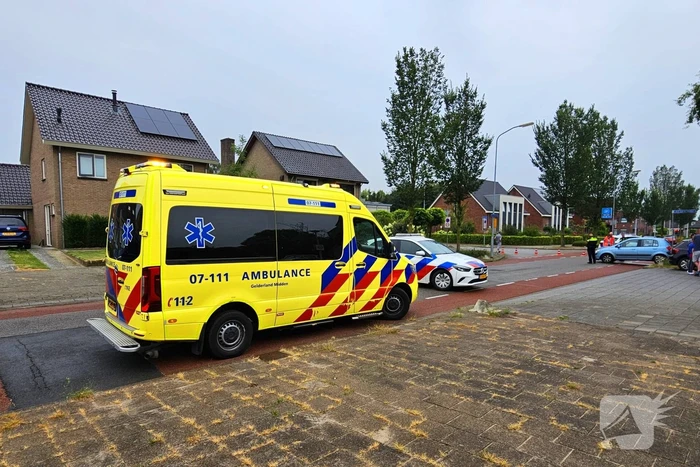 Twee voertuigen botsen op elkaar