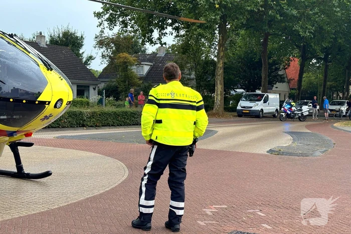 Traumahelikopter landt op kruising, inzet trekt veel bekijks