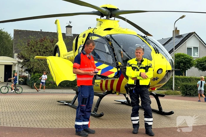 Traumahelikopter landt op kruising, inzet trekt veel bekijks