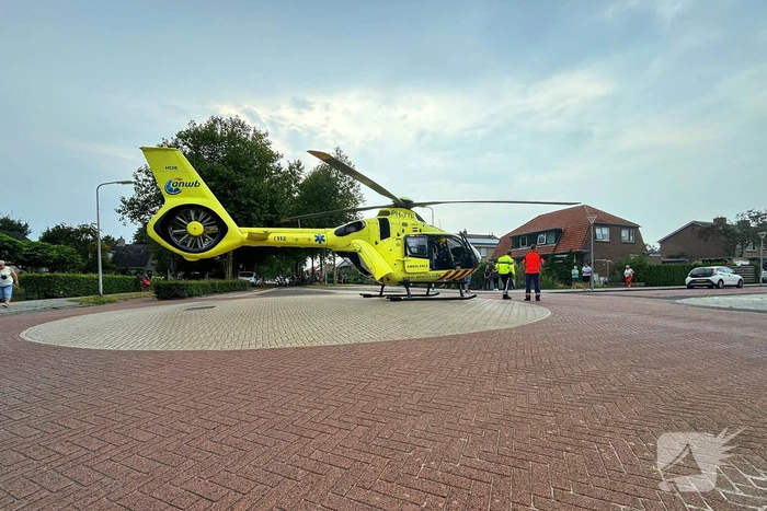 Traumahelikopter landt op kruising, inzet trekt veel bekijks