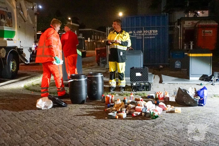 Ondergrondse container levert vreemde geuren en verdachte flessen op