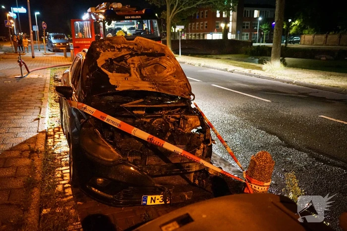 Alerte buurtbewoners ontdekken autobrand
