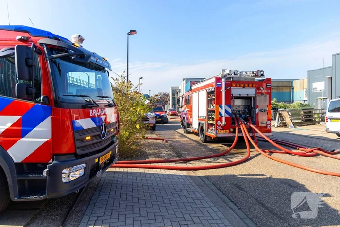 Brand op schip dat voor reparatie ligt in Dok