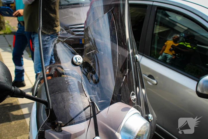 Scooterrijder gewond bij aanrijding met personenauto