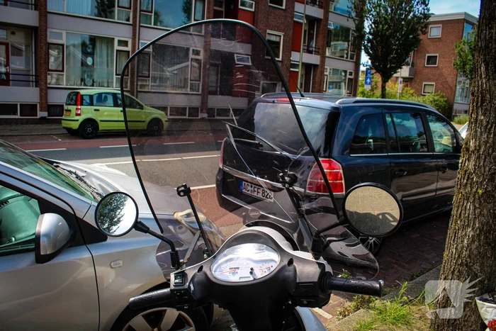 Scooterrijder gewond bij aanrijding met personenauto