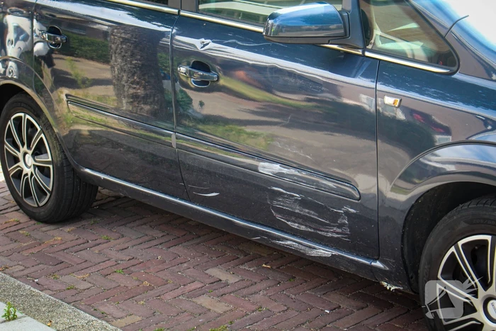 Scooterrijder gewond bij aanrijding met personenauto
