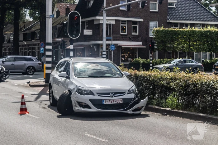 Veel schade bij ongeval op kruising