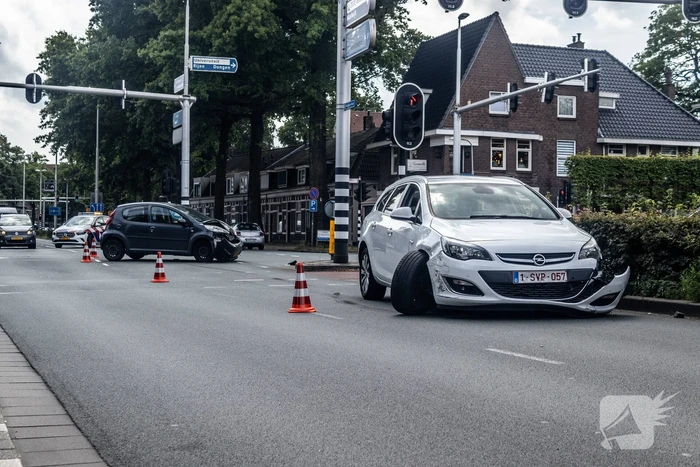 Veel schade bij ongeval op kruising